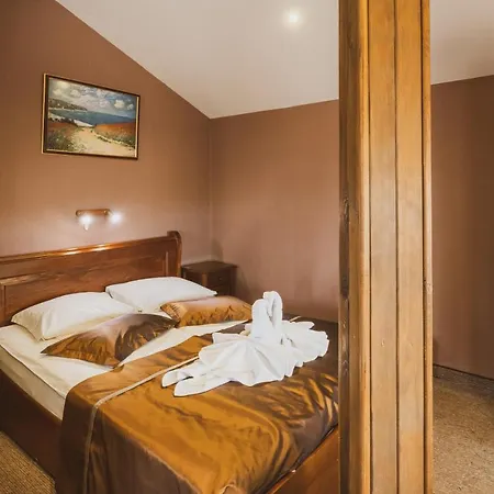 Hotel Хотел Том И Нези Класик